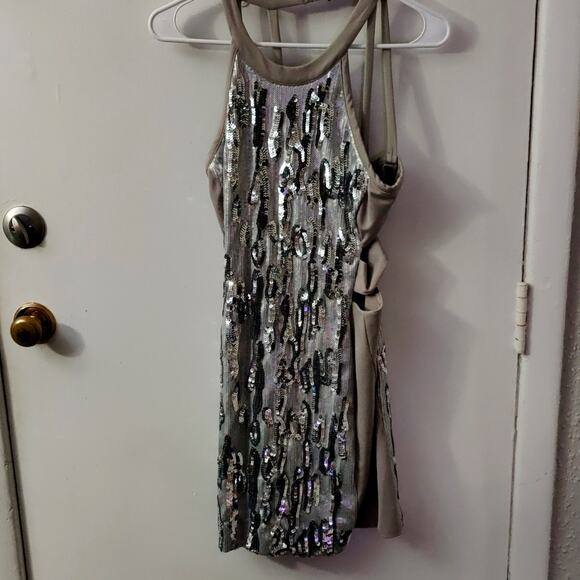 BEBE Silver Sequin Textured Halter Open Cutout Back Top Dress Cocktail FLAW - Picture 3 of 11
